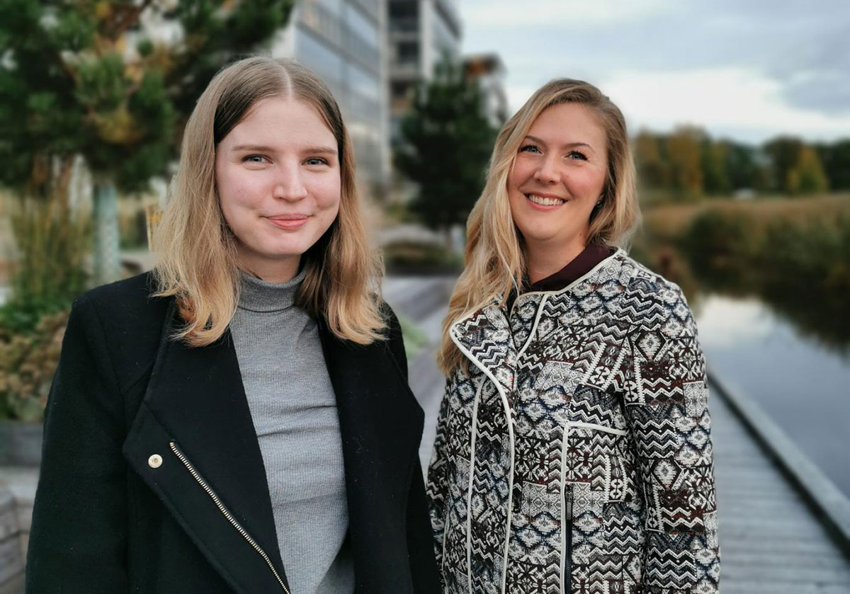 Jennifer Nilsson och Caroline Lindström, frontend-utvecklare på Askås. E-handelslösning från Askås med stöd för tillgänglighetsdirektivet.
